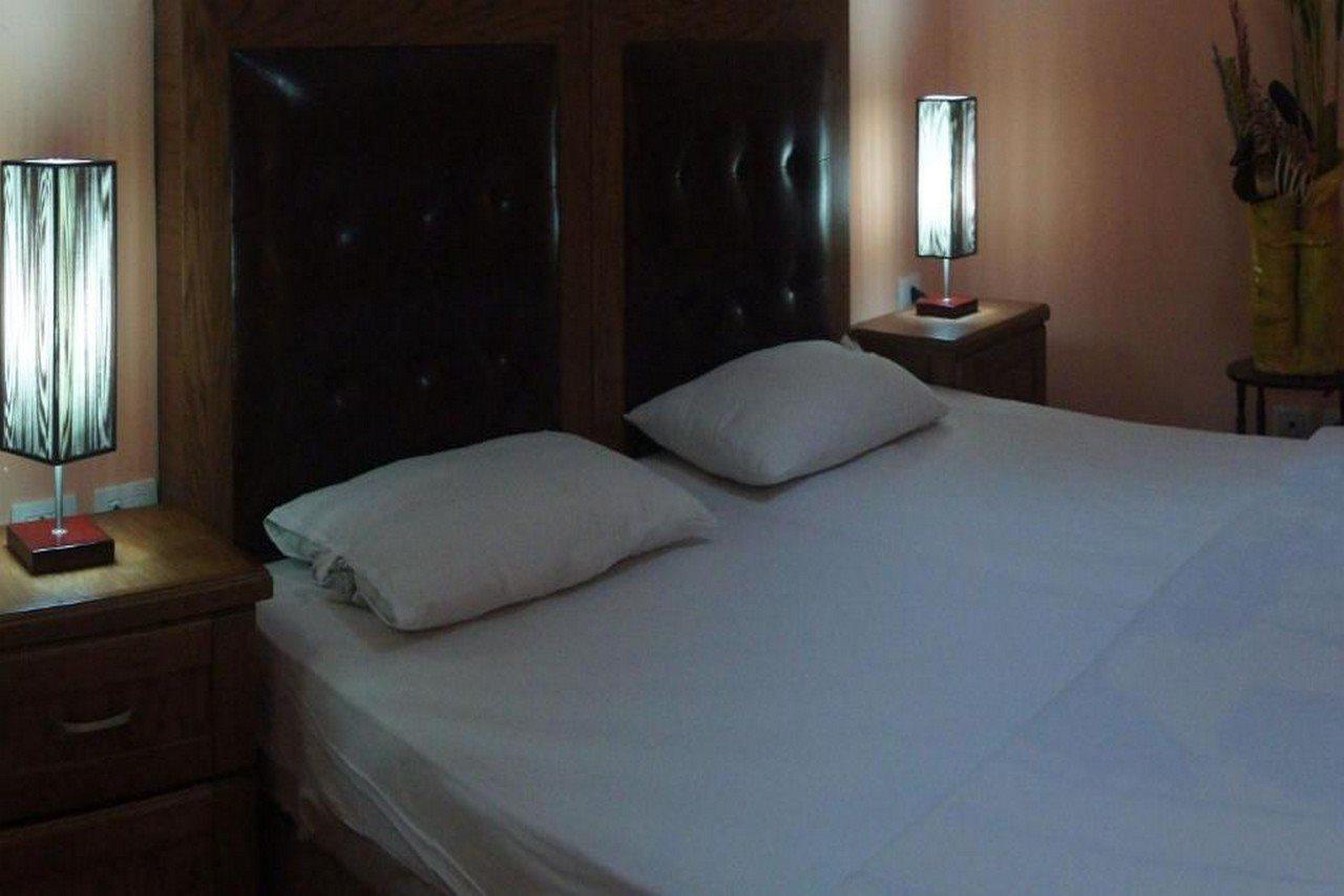 Bristol Hotel Tiranë Luaran gambar