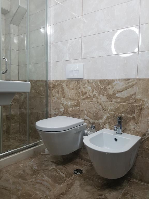Bristol Hotel Tiranë Luaran gambar