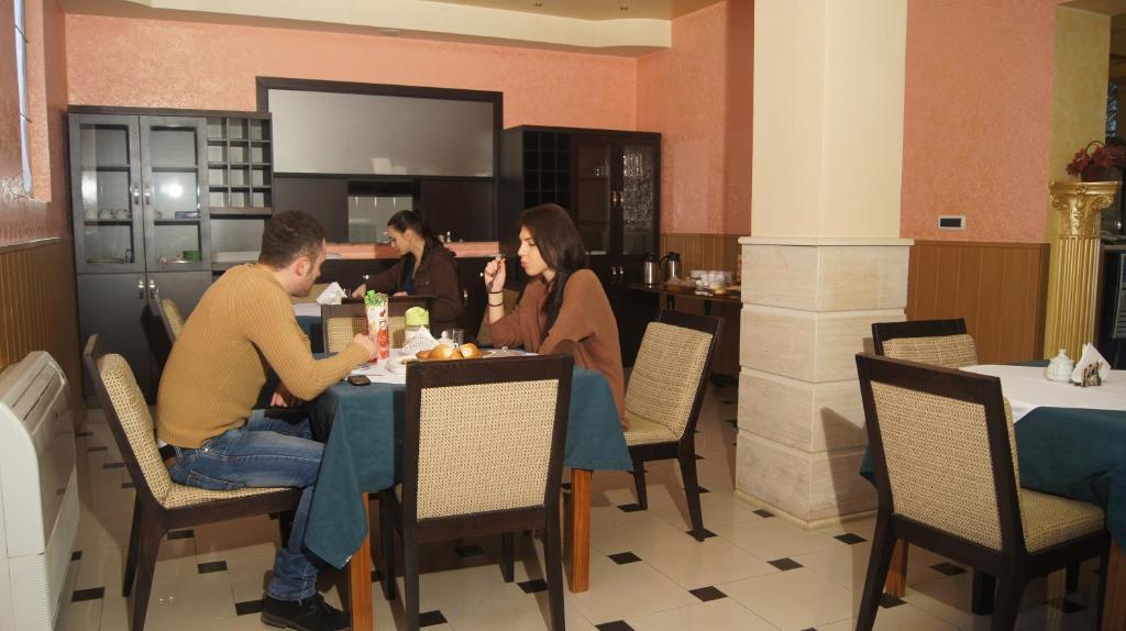Bristol Hotel Tiranë Luaran gambar