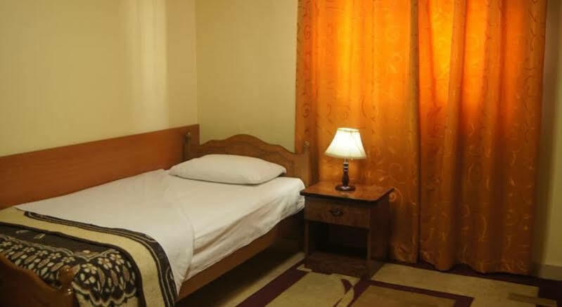 Bristol Hotel Tiranë Luaran gambar